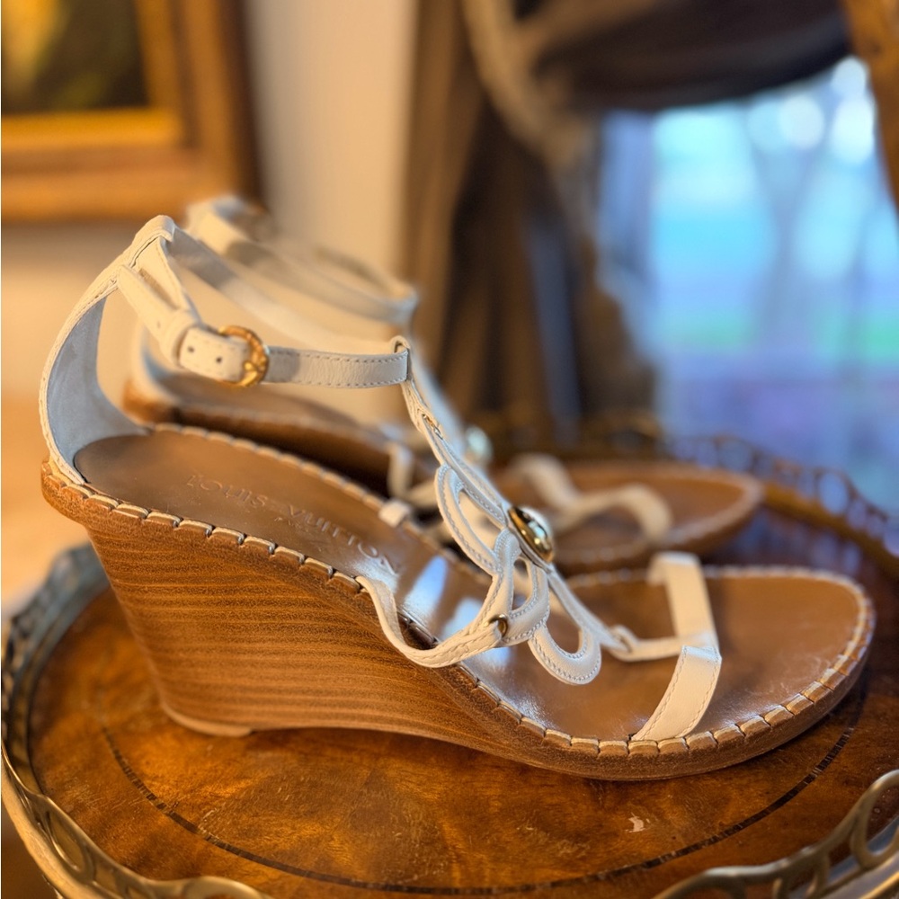 Louis Vuitton White Floral T-Strap Sandals with Gold Accent Authentic - Picture 2 of 4